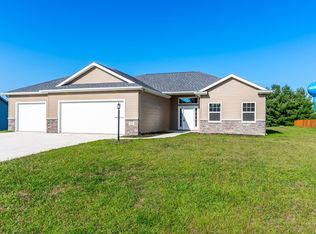 115 Meadow Ln, Hamilton, IN 46742