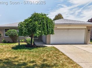 37614 Susan St, Sterling Heights, MI 48310