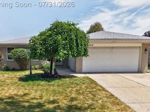 37614 Susan St, Sterling Heights, MI 48310