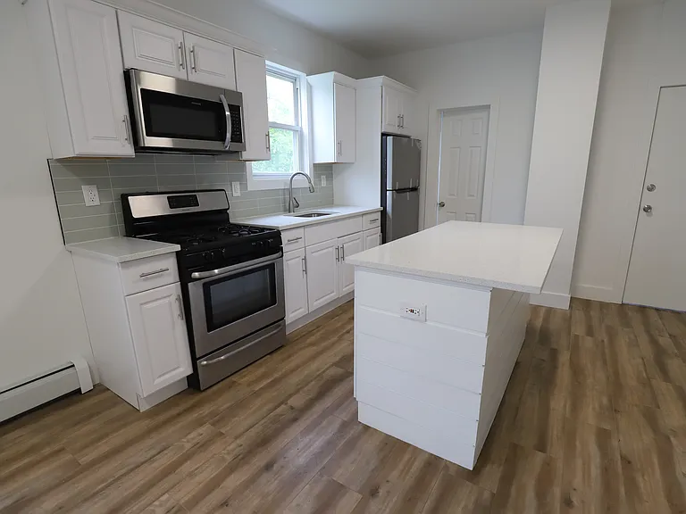 9 Maple St #2R — Photo 2