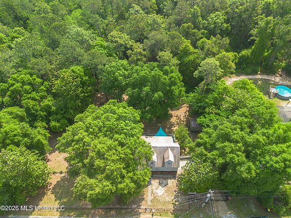 3rd image of 9266 N Pine Dr