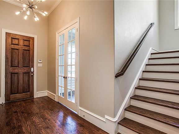 4th image of 310 S Glasgow Dr