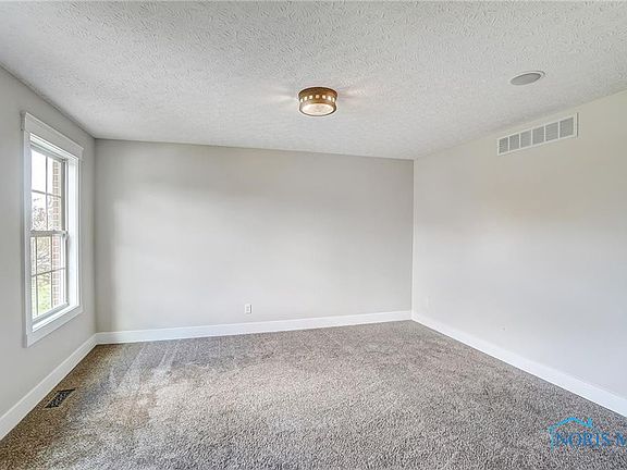 5th image of 207 Elm St