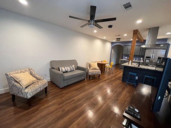 2nd image of 2506 Isabella St #2506