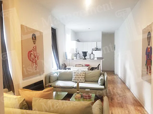 Rented by Lisa Management | media 22