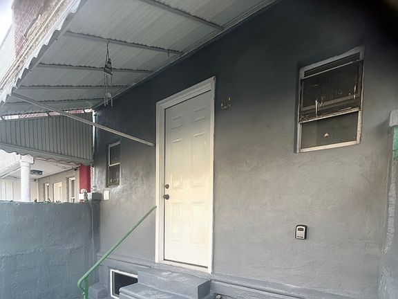 4th image of 194 W Thelma St