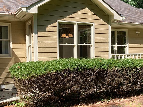 3rd image of 400 Cedar Ln
