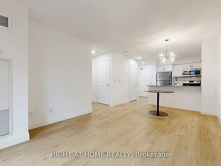 27 Rean Dr #605 — Photo 1