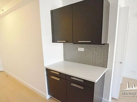 4th image of 222 E 39th St APT 21C