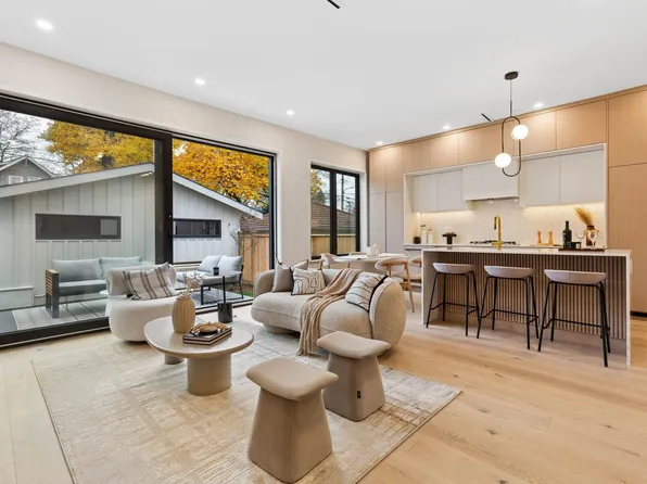 448 W 20th Ave #2, Vancouver, BC V5Y 2C8