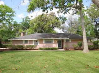 338 Oak Dr, Lake Jackson, TX 77566