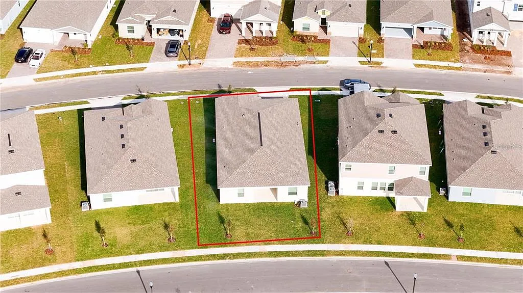 4 bed, 3.0 bath, 2105 sqft, $3,000 — Photo 2