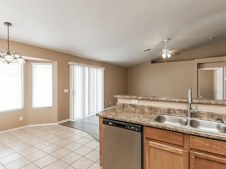 527 N Bailey Cir — Photo 9