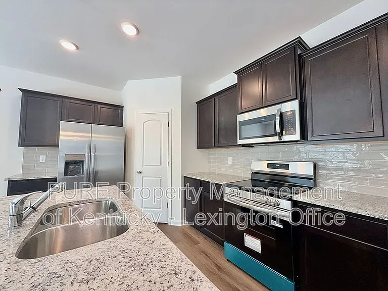 852 Halford Pl — Photo 14