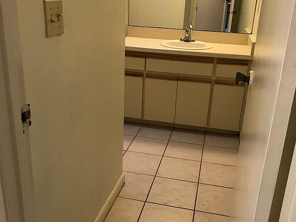 4th image of 11 Columbia Ln #B