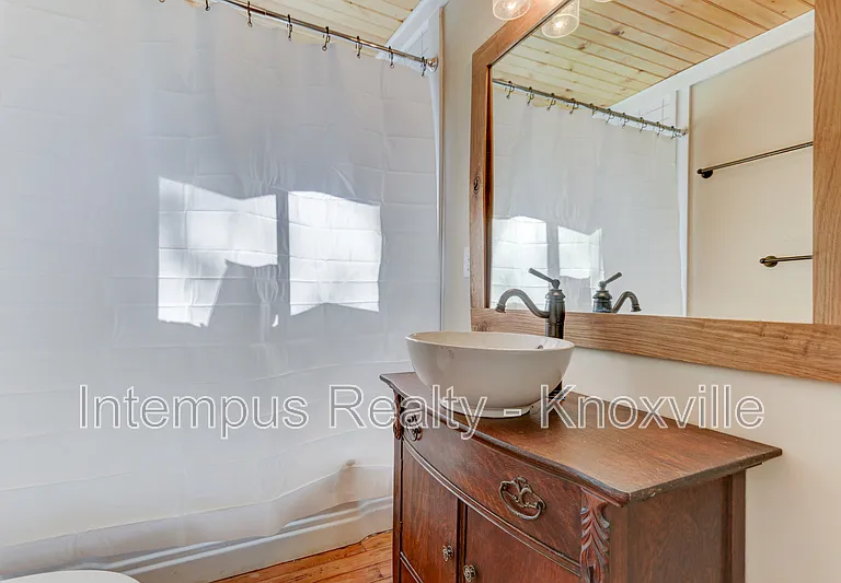 605 Booth St — Photo 10
