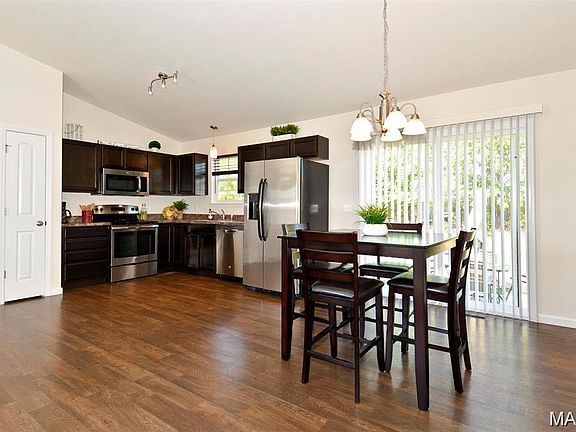 3rd image of 416 Fredricksburg Way
