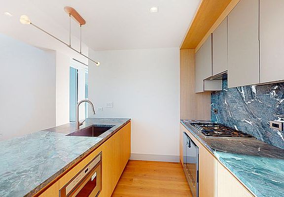5th image of 101 W 14th St #10D