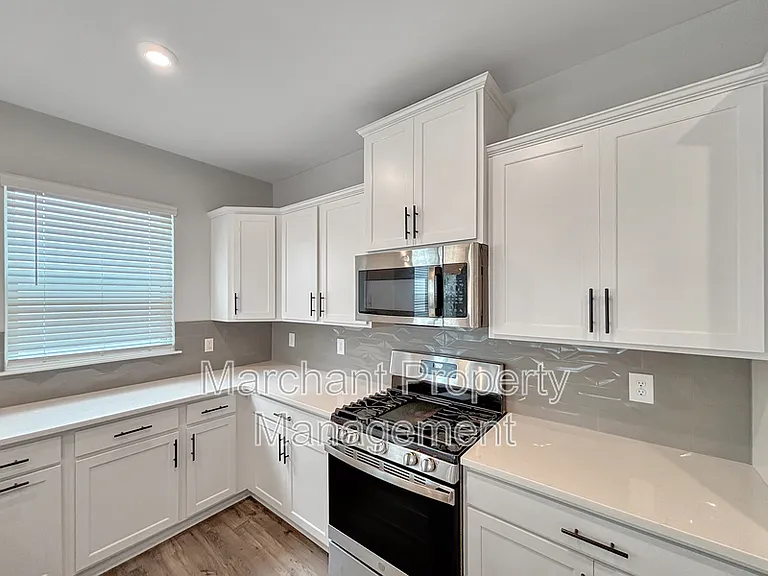 137 Gervais Cir — Photo 5
