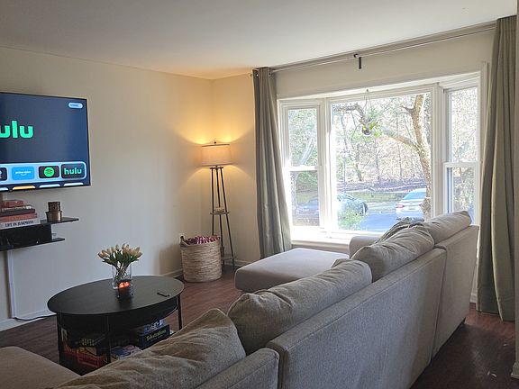 3rd image of 11922 Shagbark Dr
