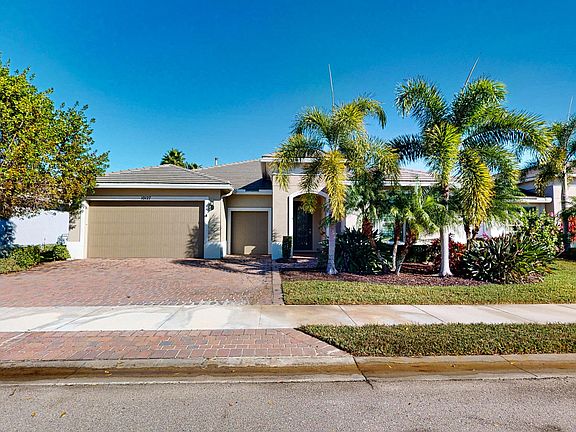 3rd image of 10127 SW Cypress Wood Court