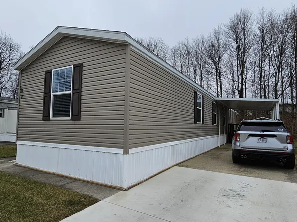 37 Lakeside Dr, Lima, OH 45804