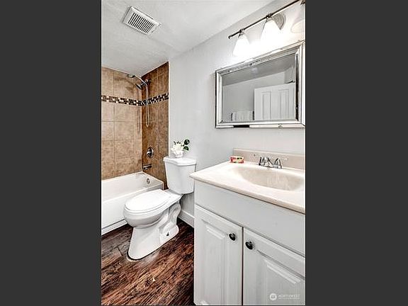 4th image of 721 E James St