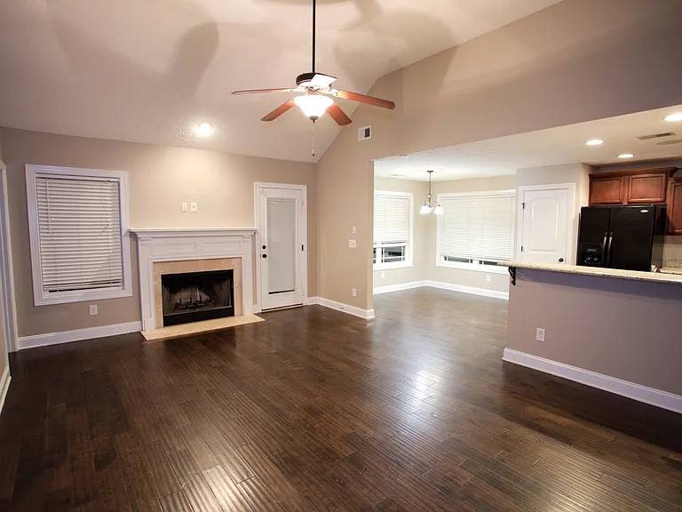 717 Elm St — Photo 4