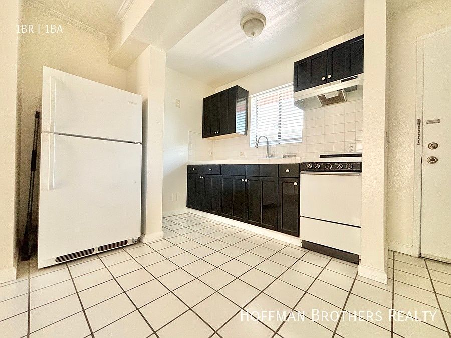 1st image of 1818 N Gramercy Pl #303