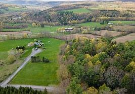 5th image of 105 Hilts Dr