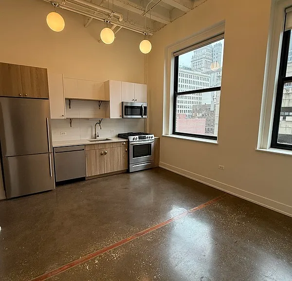 28 E Adams St — Photo 5