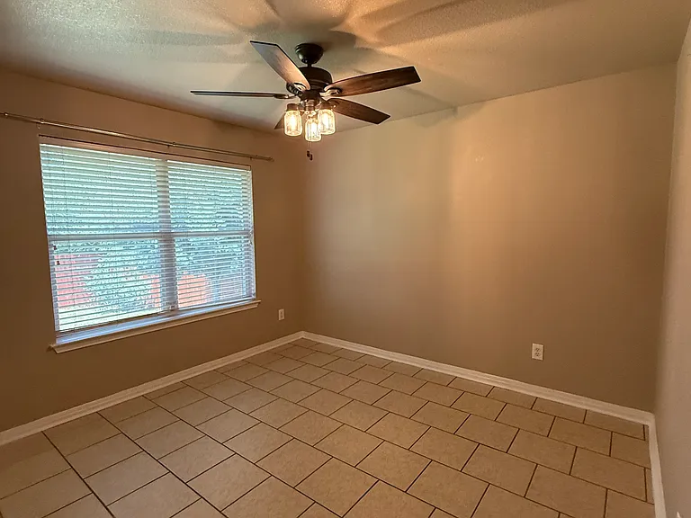2070 Bentwood Dr — Photo 9