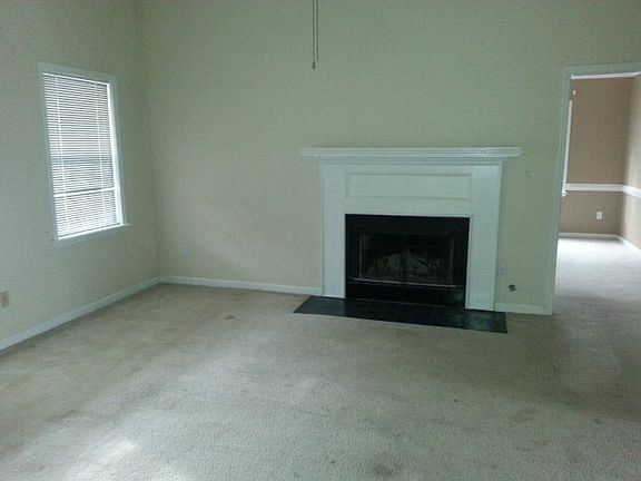 3rd image of 230 Farmington Dr W
