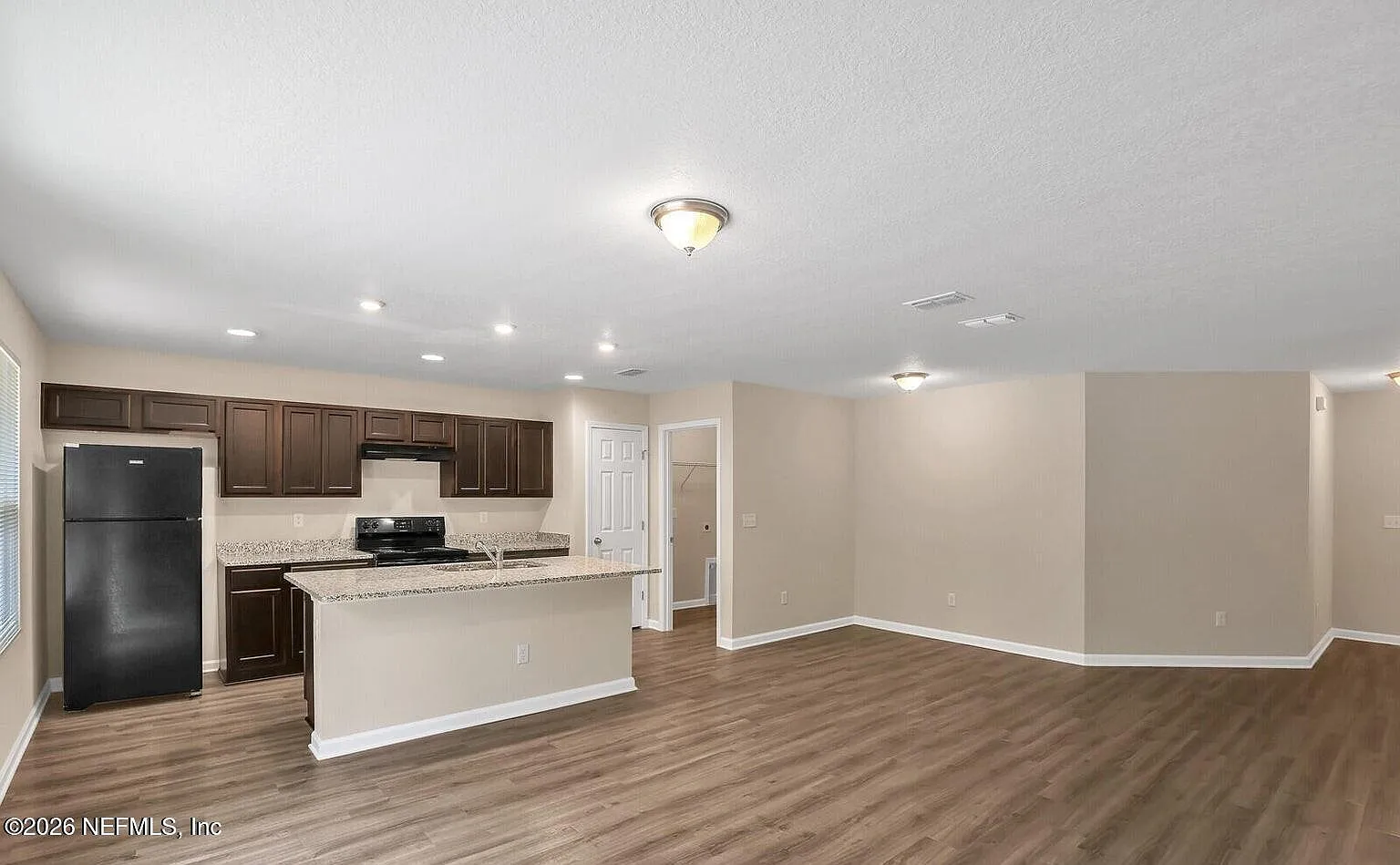 3 bed, 2.0 bath, 1209 sqft, $2,100 — Photo 2