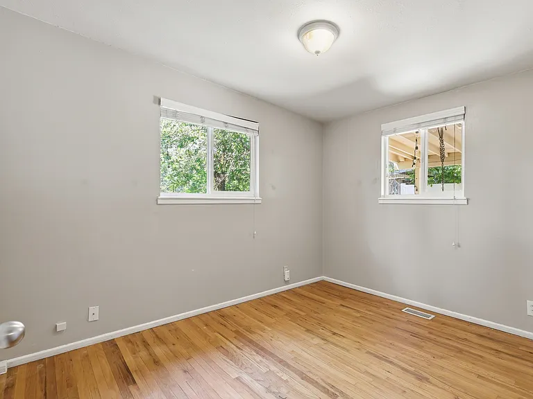 2125 Polk Ave — Photo 7