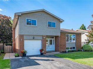 3379 Lansdown Dr, Burlington, ON L7M1S5