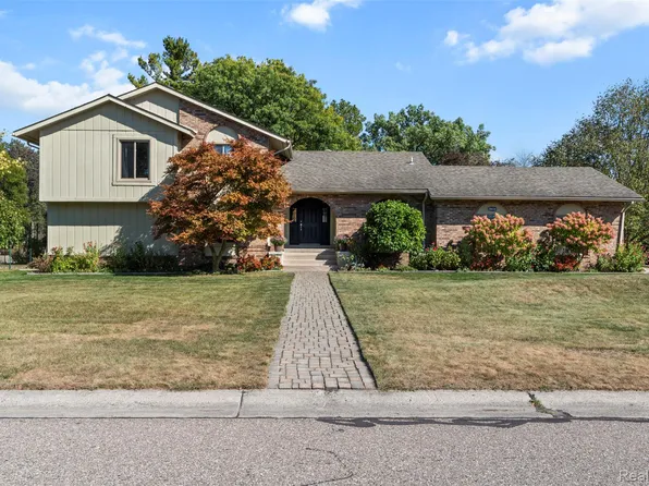 28836 Willow Creek St, Farmington Hills, MI 48331