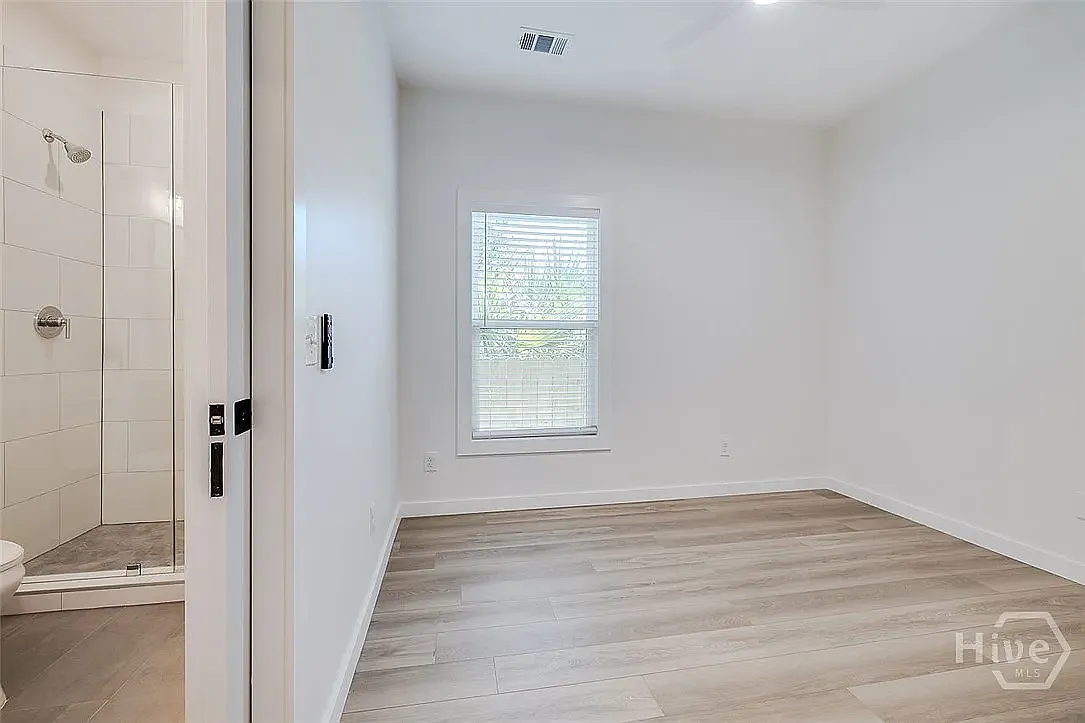 2 bed, 1100 sqft, $1,850 — Photo 4