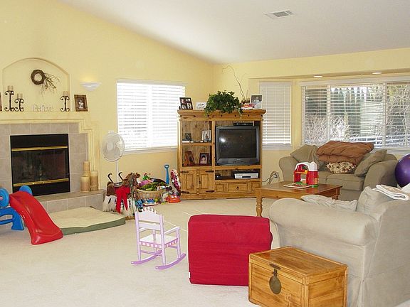 Fireplace, Vaulted Ceilings, and Bay Window in Living Room!