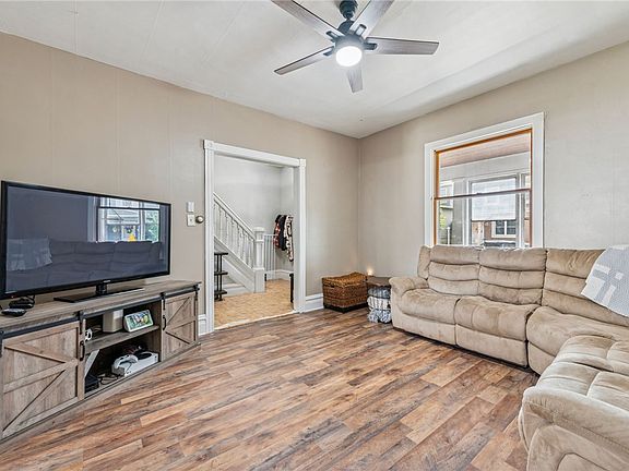 4th image of 604 Fairmont St