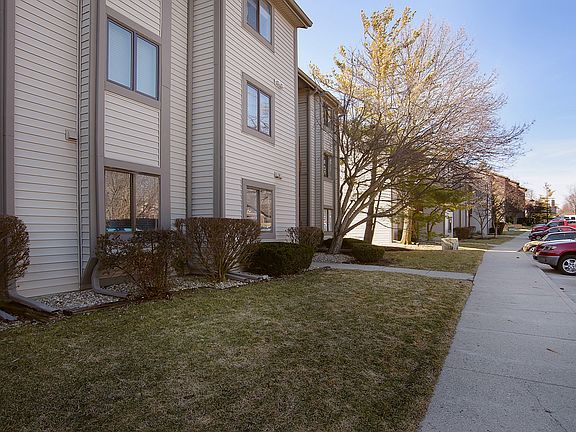 5th image of 8140 Shorewalk Dr APT F