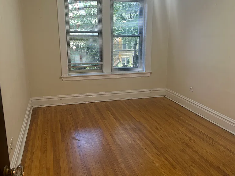 2025 W Berwyn Ave #2 — Photo 4