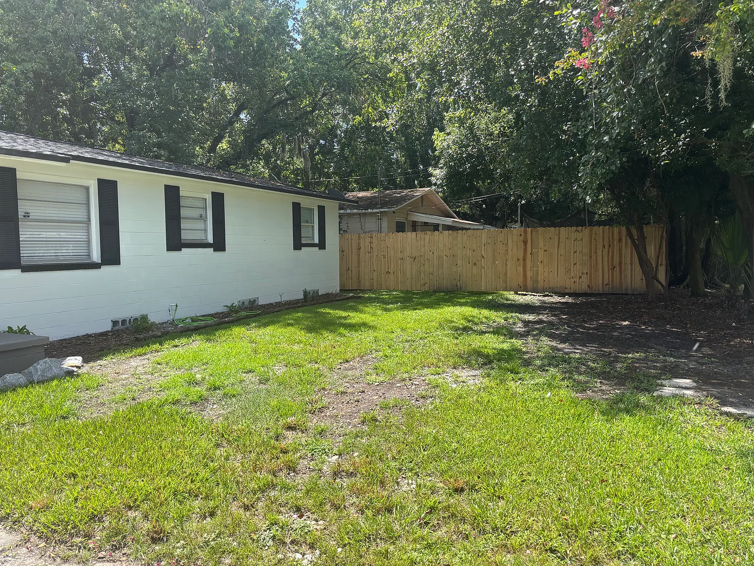 3 bed, 960 sqft, $1,350 — Photo 2