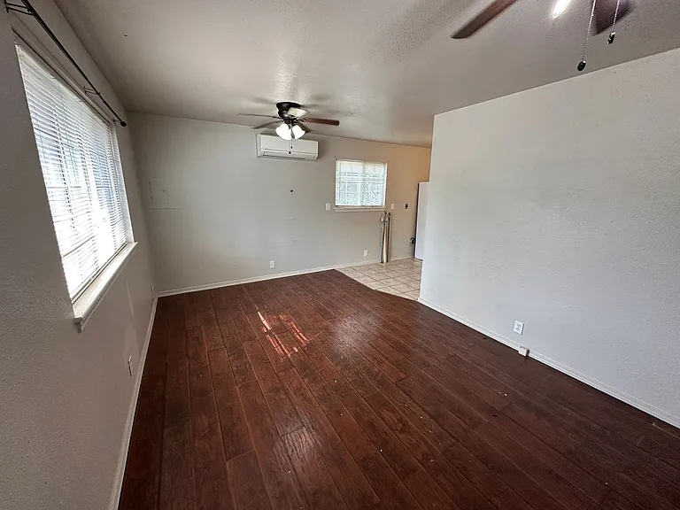 313 N Kentucky St — Photo 4
