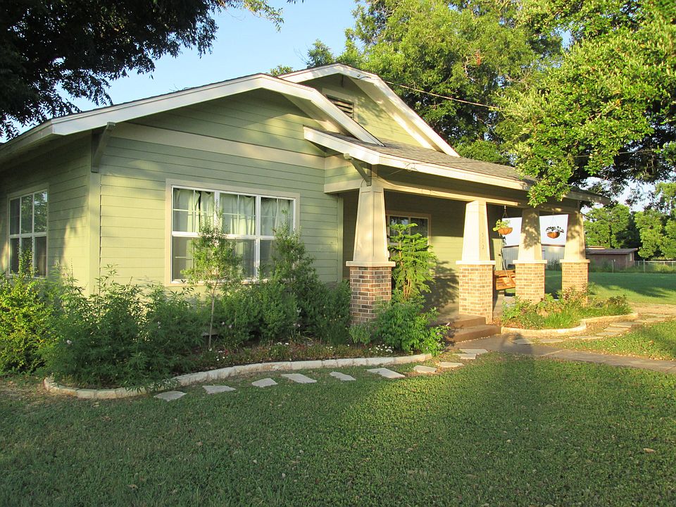 Lovely home directly across the street from Martindale River