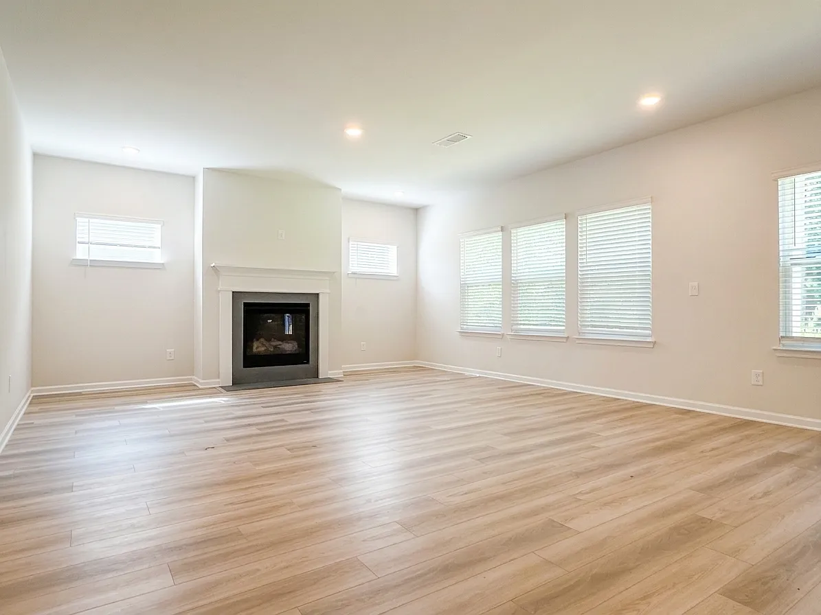 5 bed, 4.5 bath, 3252 sqft, $2,650 — Photo 2