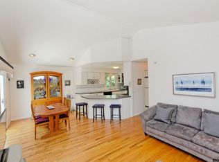 21 Oriel Ln, Rensselaer, NY 12144