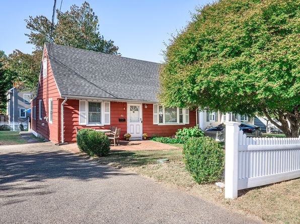 65 Rena Pl, Fairfield, CT 06825