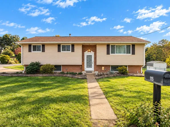 1115 Deerfield Dr, Fairmont, WV 26554