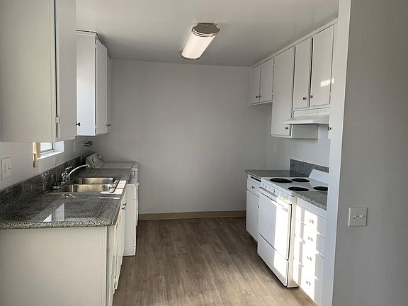 4th image of 2526 Hayes Dr